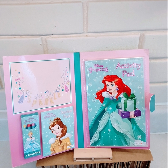 DISNEY PRINCESS ACTIVITY FOLDER (HAS BENT CORNERS SEE PHOTOS) AGES 3+ - Picture 2 of 5